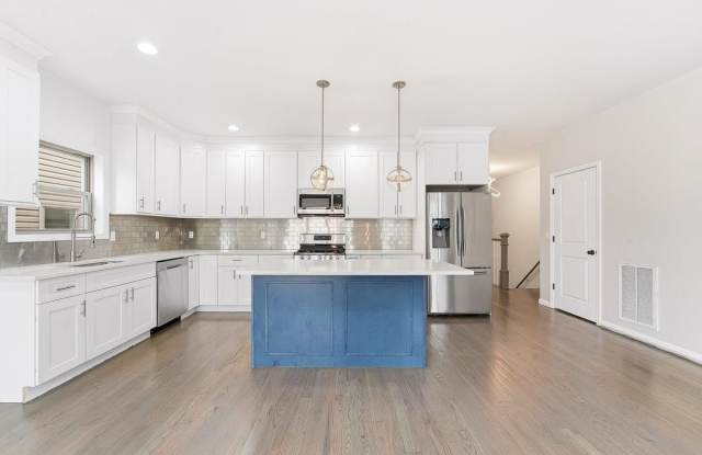 Photo of 5103 MEADOWVIEW AVE