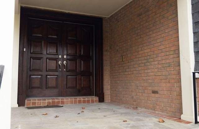 1212 FORESTWOOD Drive