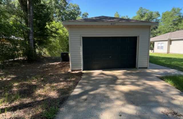 607 Williams Avenue E