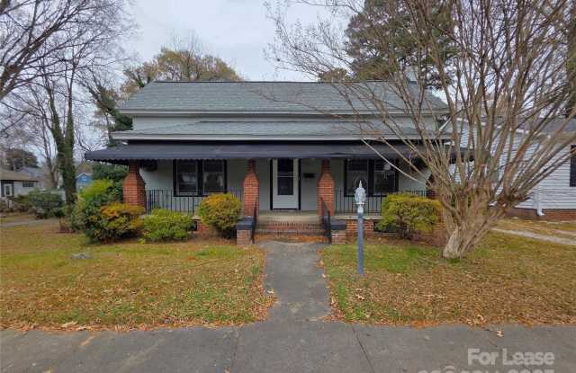 222 W Mccubbins Street