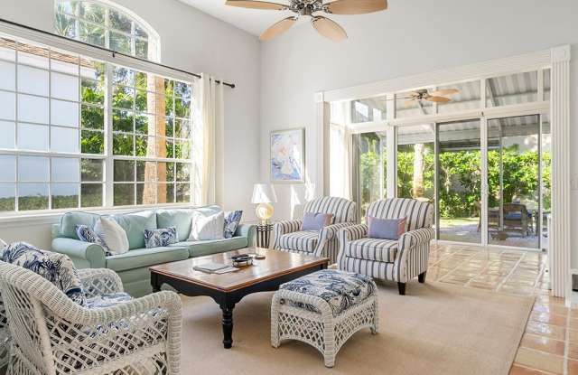 8823 Lakeside Circle