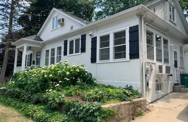 Very spacious *4Bed*2Bath single family home 2400 SqFt.