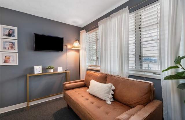 990 Main Street unit: 3