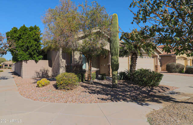 8754 W PALMAIRE Avenue