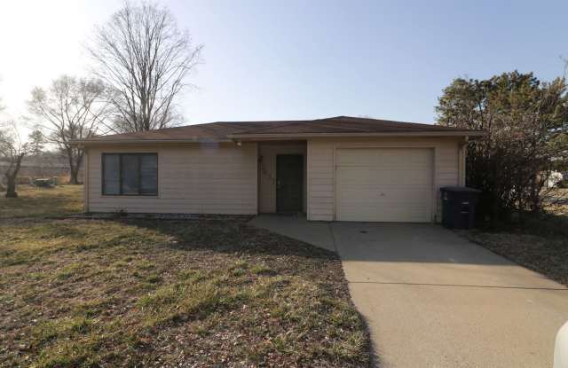 Nice 3 bedroom 1 bathroom home located in quiet neighborhood!