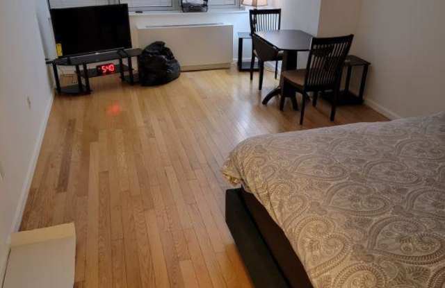 Photo of 4540 Center Boulevard