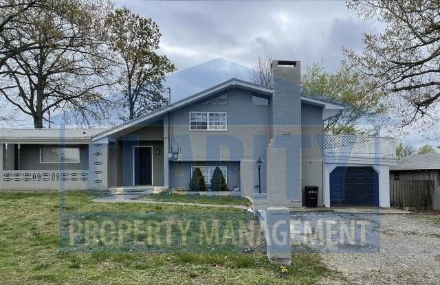 Large three bedroom home! - 1702 Chestnut Street Southeast, Cleveland, TN 37311