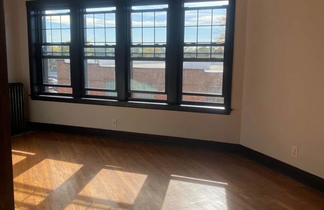 Photo of 4006 West Cullom Avenue