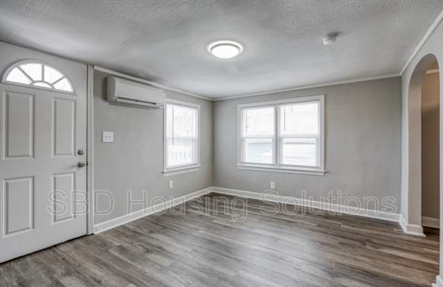 401 S Spring St  (Upstairs)