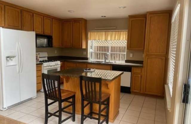 1677 Klipspringer Dr