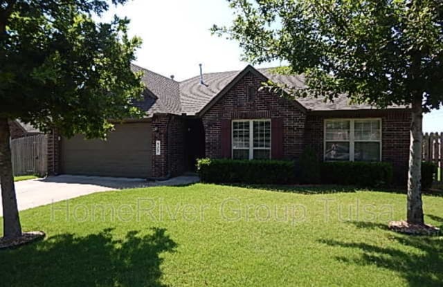 2309 W Pensacola St - 2309 West Pensacola Street, Broken Arrow, OK 74011