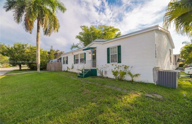 21500 NW 7th Ct
