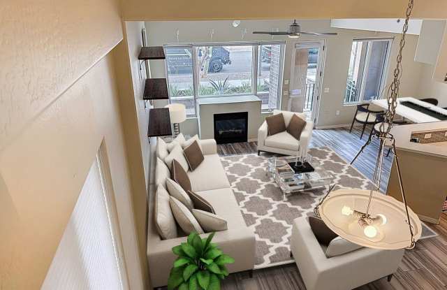 Charming 2BR Townhome in Phoenix