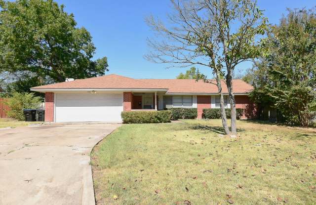 1208 Yellowstone - House