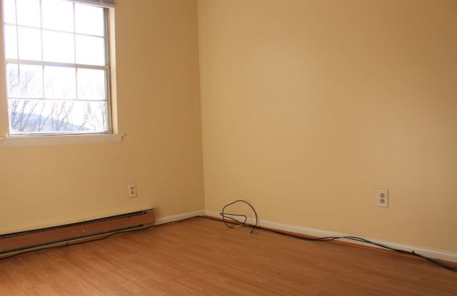 Photo of 3 Bedroom Townhouse - Near While Park - 06/04/2026