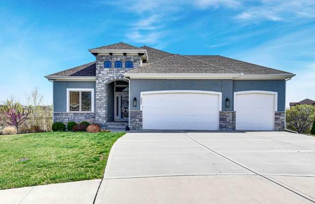 4 BR/3BA | Newly Renovated Single Family Home | 3-Car Covered Parking | Back Deck