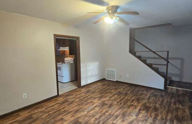 Charming 2-Bedroom Townhouse in Prime Location