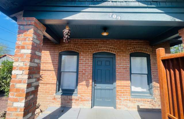 COMING SOON! 1 Bed / 1 Bath Cottage in U of A Neighborhood!