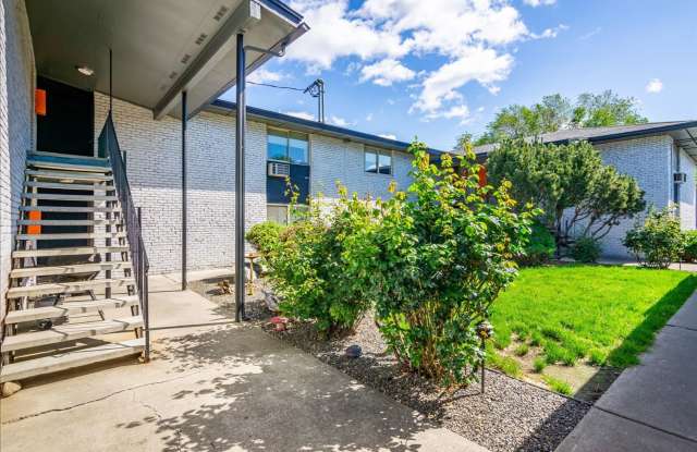 Photo of 211-219 S Whipple Rd