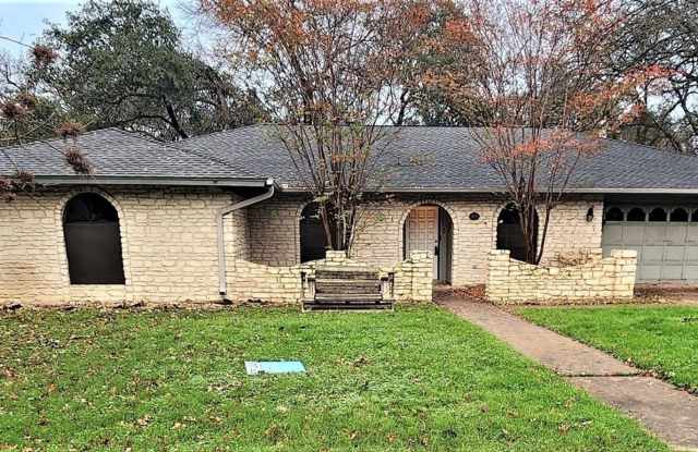 COMING SOON, Vaulted Ceilings, Fenced Yard, One Story.