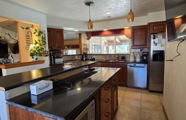 Charming Country Living Home with Modern Amenities!