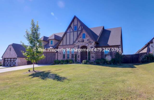 Stunning 4 Bedroom/3 Bathroom Home near Lake Torraine (Chaffee Crossing Area) - Available in MARCH