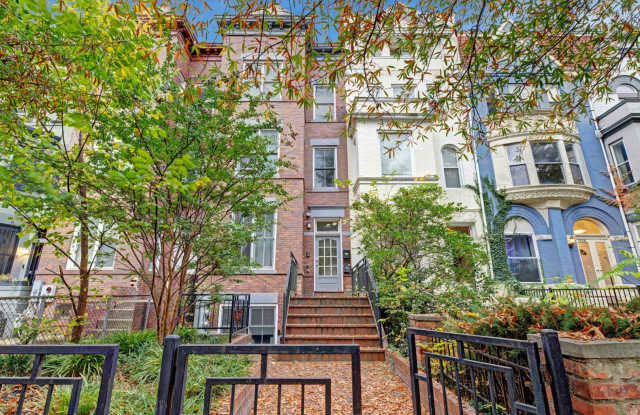 1346 Kenyon St Nw