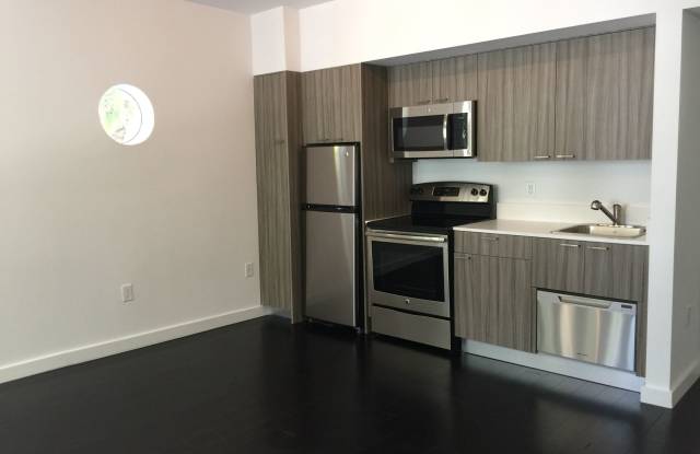 551 Michigan Ave #122