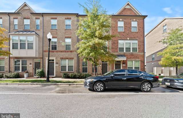 224 S NEWKIRK Street