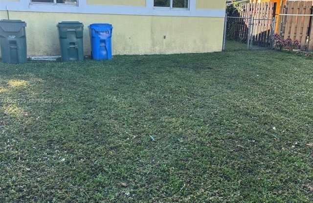 Photo of 250 NE 41st St