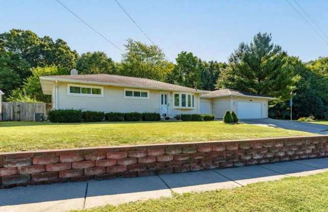 3 Bedroom Home in Portage by West Lake