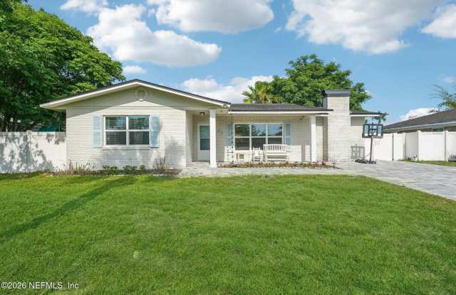 42 DOLPHIN Boulevard