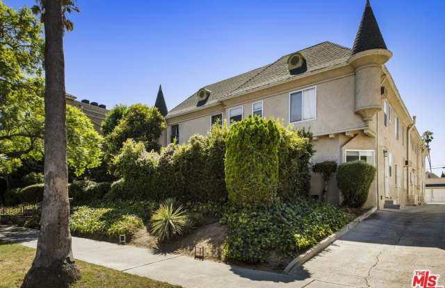 Photo of 1147 S Westmoreland Ave unit: 2