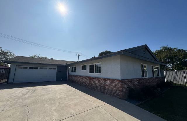 Photo of Beautiful 4Bd/2Ba Home w/Pool, Fully Fenced Large Backyard in Corona!