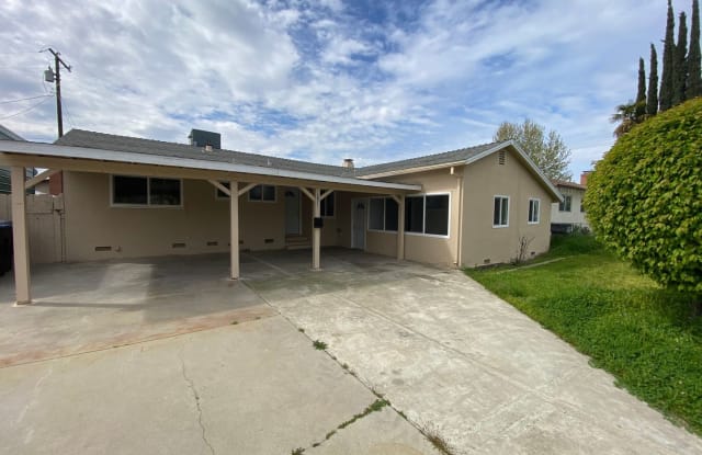 2021 West Houston Ave - 2021 West Houston Avenue, Visalia, CA 93291