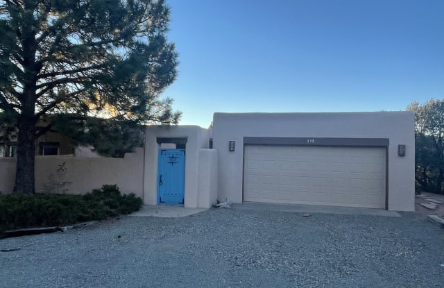 338 Calle Estado - 338 Calle Estado, Santa Fe, NM 87501