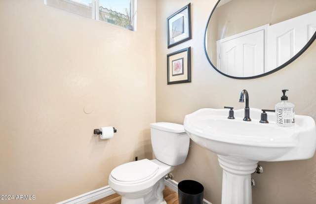 304 W MOUNTAIN SAGE Drive