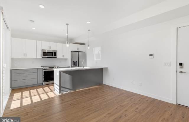 304 W MASTER Street unit: 3