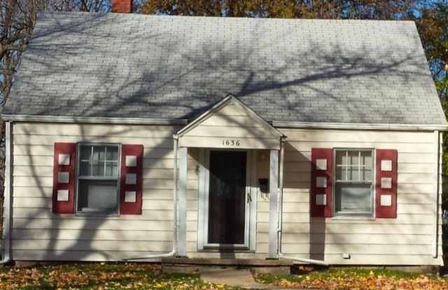 1636 E Moore St. 2 BEDROOM/ 1 BATH