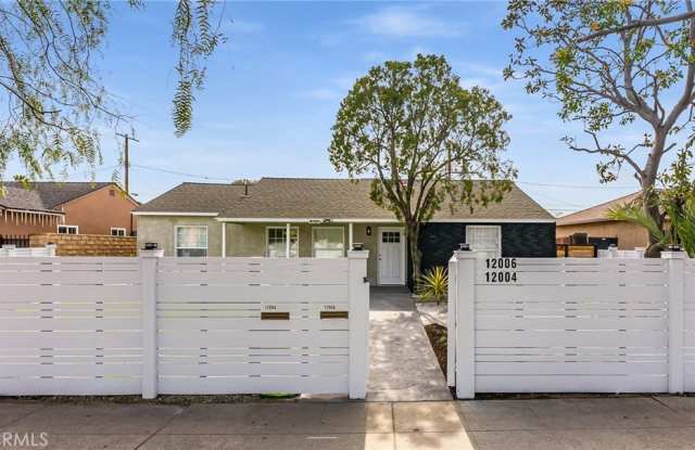 Photo of 12008 Roscoe Blvd