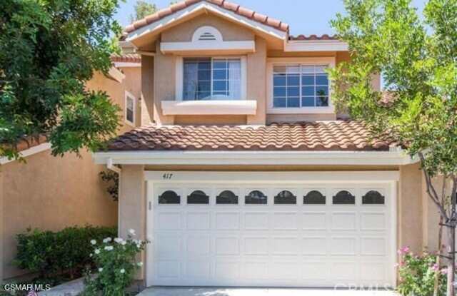 Photo of Super well maintained, beautiful, turnkey 3 Bedrooms 2.5 baths townhome in Oak Park'