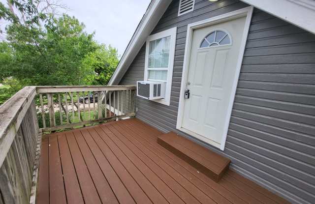 Studio loft next to UCO campus with deck and fenced yard