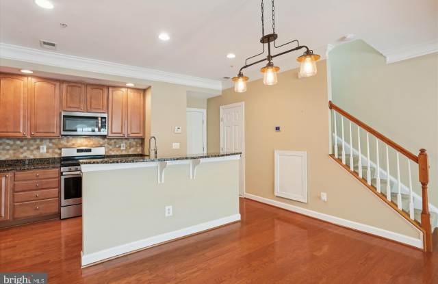 633 CEDAR SPRING Street unit: 633