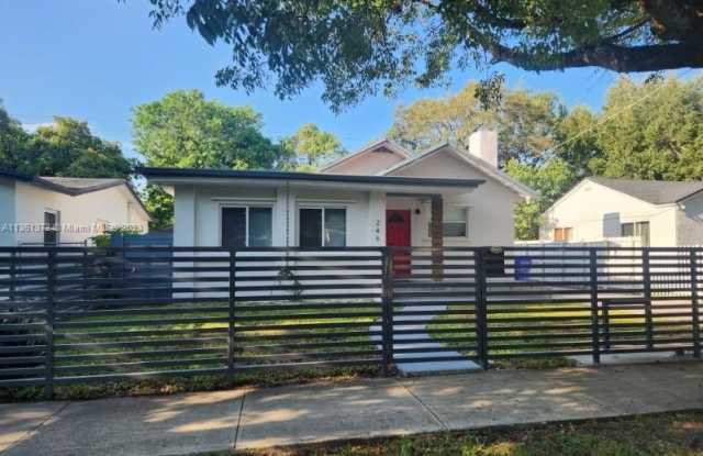 246 NW 41st St