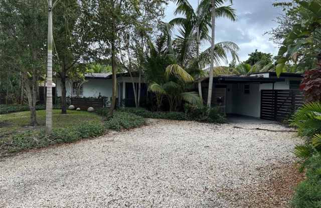 Photo of 720 NE 17th Ct