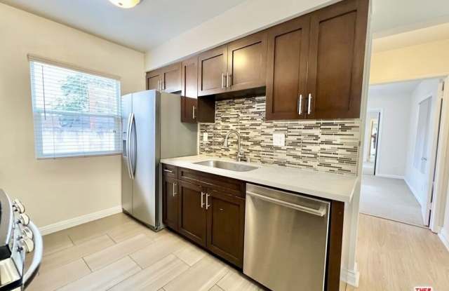 1552 Berkeley St Unit #1