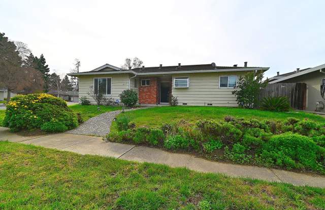 $3,890 - GORGEOUS PARKMONT HOME IN CENTRAL FREMONT - 38094 Young Drive, Fremont, CA 94536