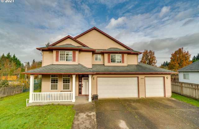 Photo of ***HALF MONTH RENT FREE***FANTASTIC 4 Bed 2.5 Bath Home in Salmon Creek! HUGE side yard and back yard! Extra large private driveway!