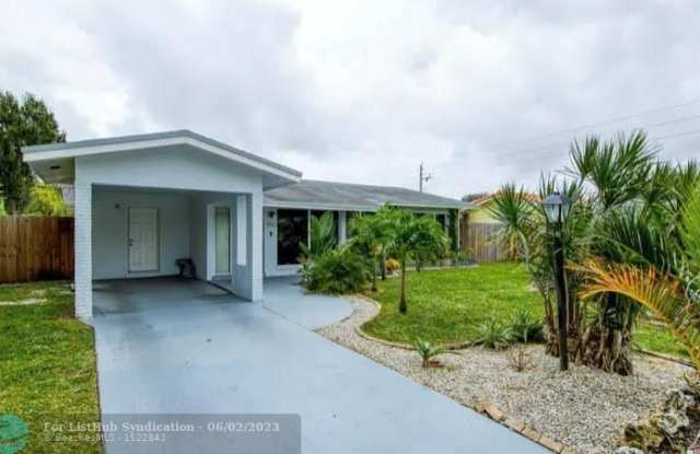 1905 N 45th Ave