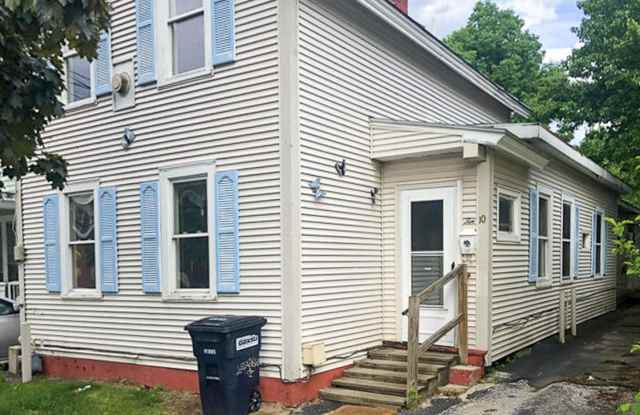 Photo of Spacious 5-Bedroom, 4-Bathroom Home Near UVM  Downtown Burlington (10 Walnut St)